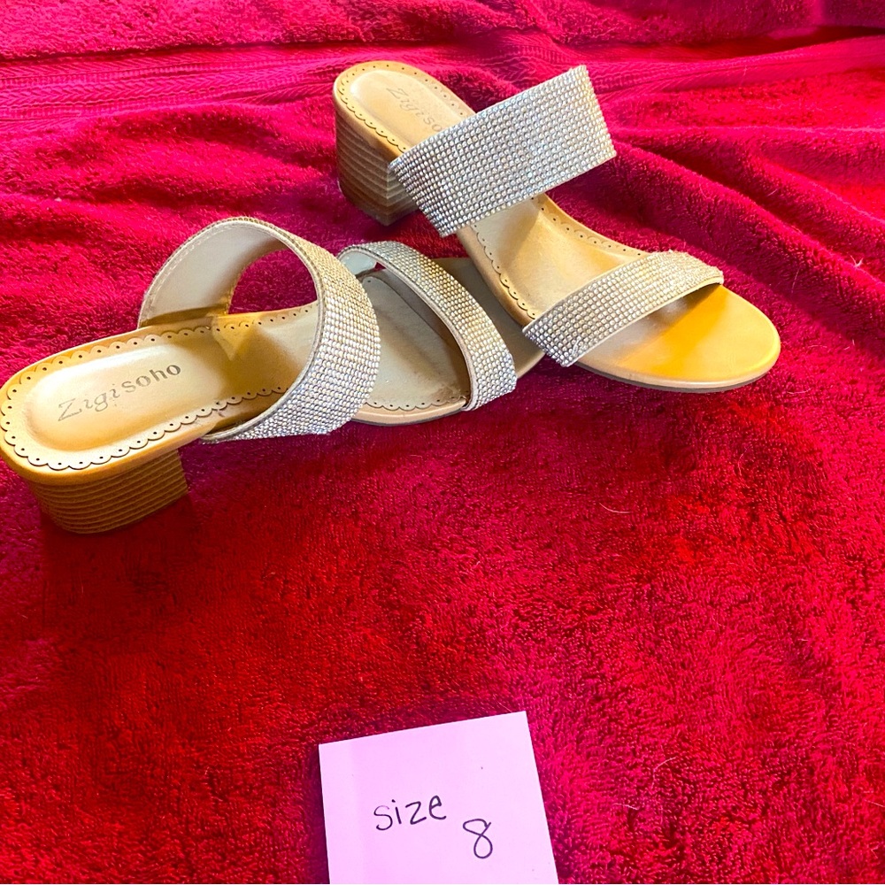 Zigi Soho
Size: 8
Never been worn